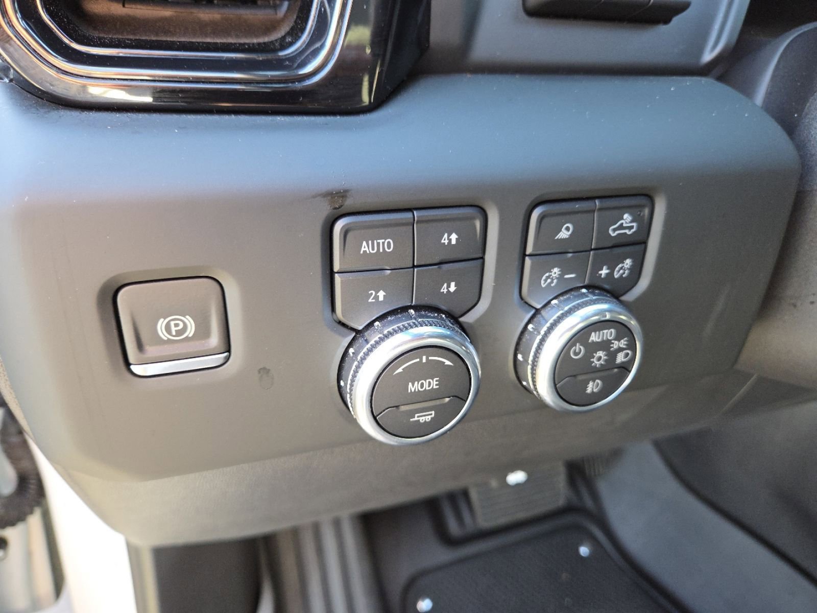 Used 2024 GMC Sierra 1500 AT4X image 6