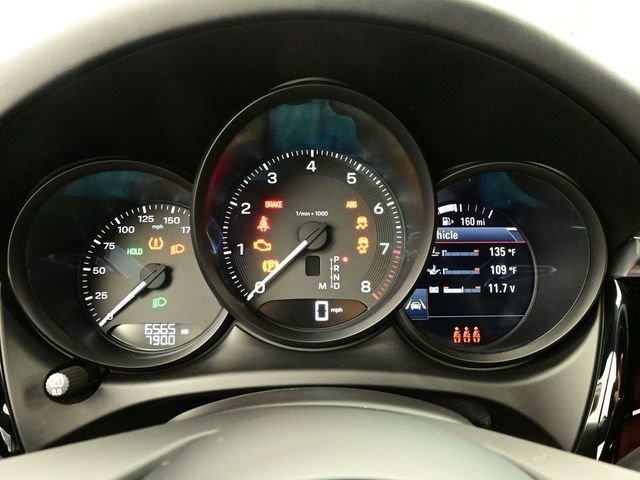 Certified 2025 Porsche Macan image 9