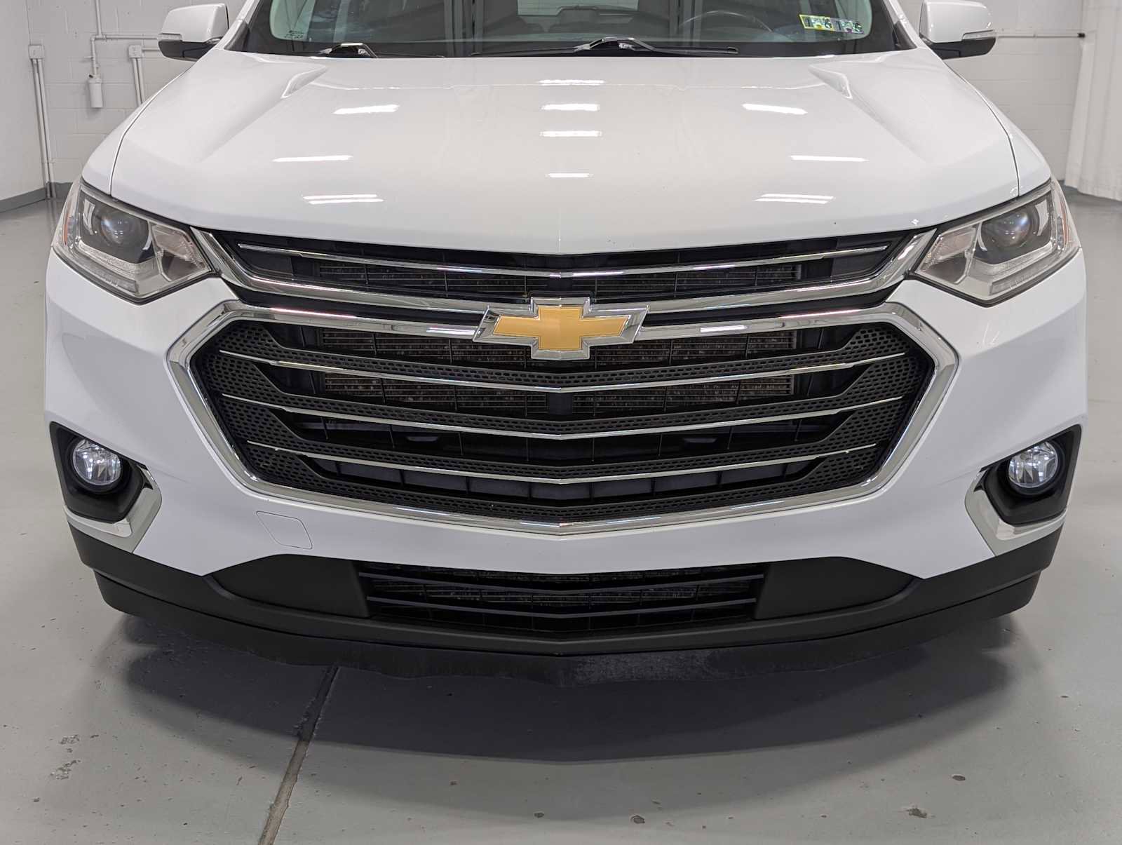 Used 2021 Chevrolet Traverse LT image 2