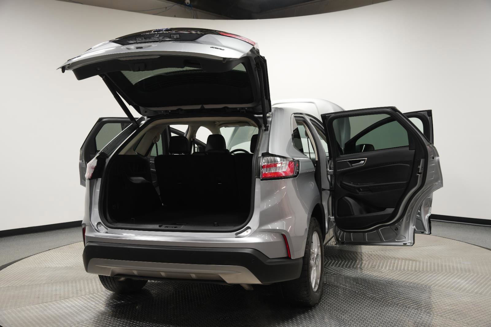 Used 2022 Ford Edge SEL w/ Convenience Package image 10