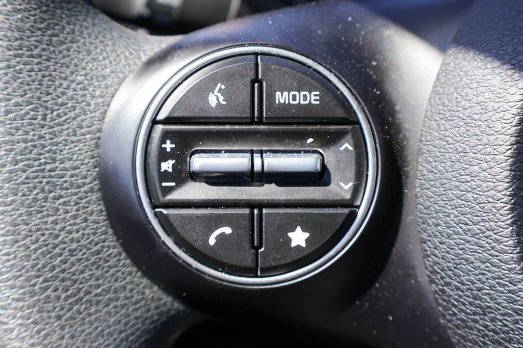 Used 2025 Kia Soul LX w/ LX Technology Package image 12