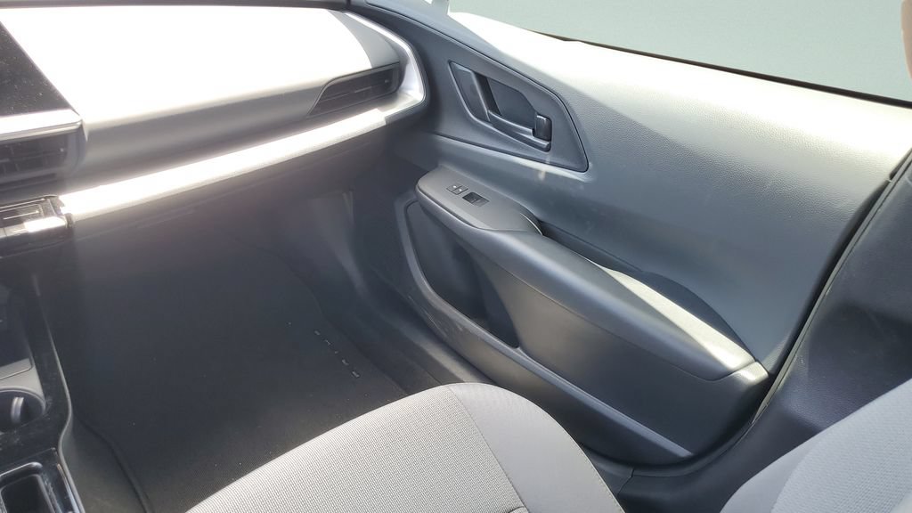 Used 2025 Toyota Prius LE FWD image 14