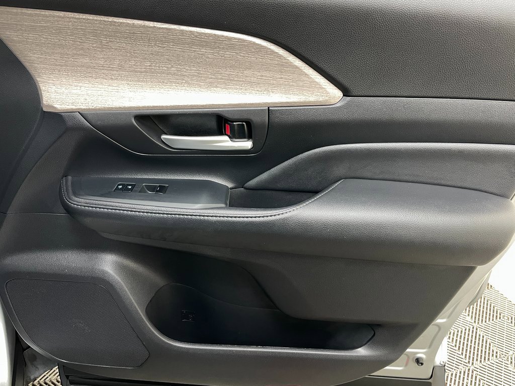 Used 2024 Toyota Grand Highlander XLE image 47