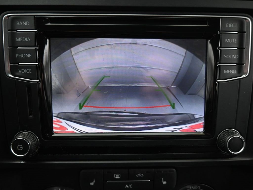 Used 2017 Volkswagen Jetta SE image 18