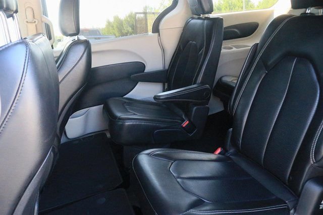 Used 2020 Chrysler Voyager Lxi FWD image 13