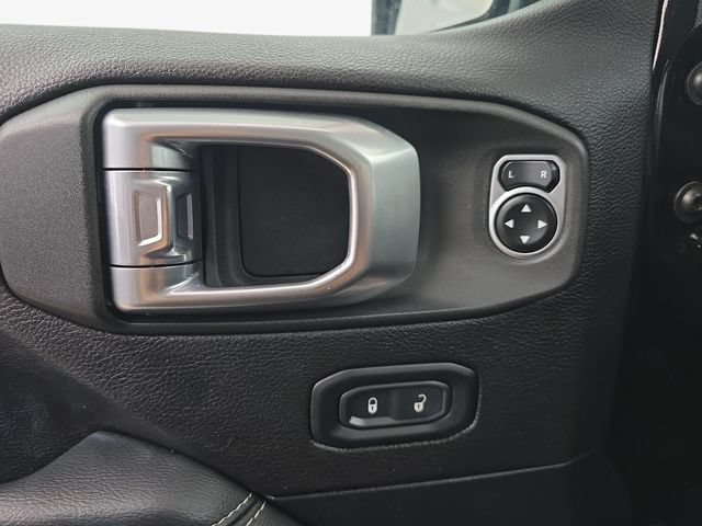 Used 2019 Jeep Wrangler Unlimited Sahara AWD/4WD image 26