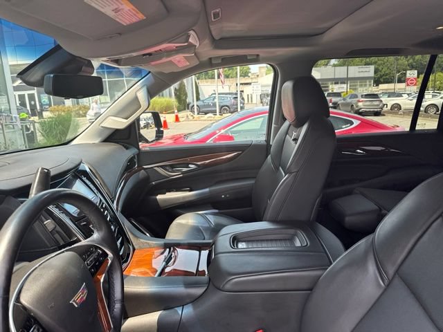Used 2018 Cadillac Escalade ESV Luxury AWD/4WD image 3