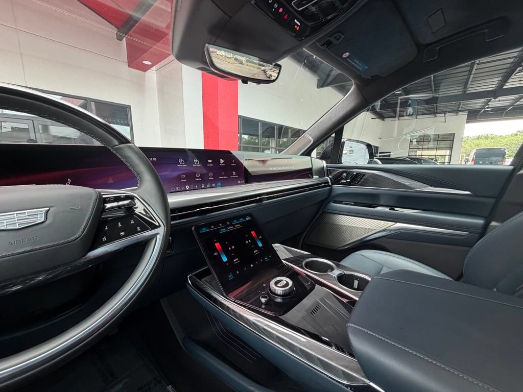 Used 2025 Cadillac Escalade IQ Luxury 2 w/ LPO, Premium Carpet Package AWD/4WD image 33