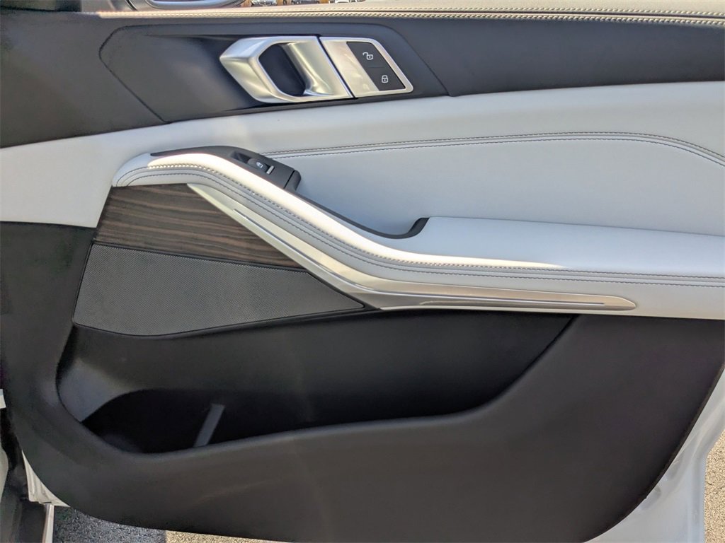 New 2026 BMW X5 sDrive40i image 17