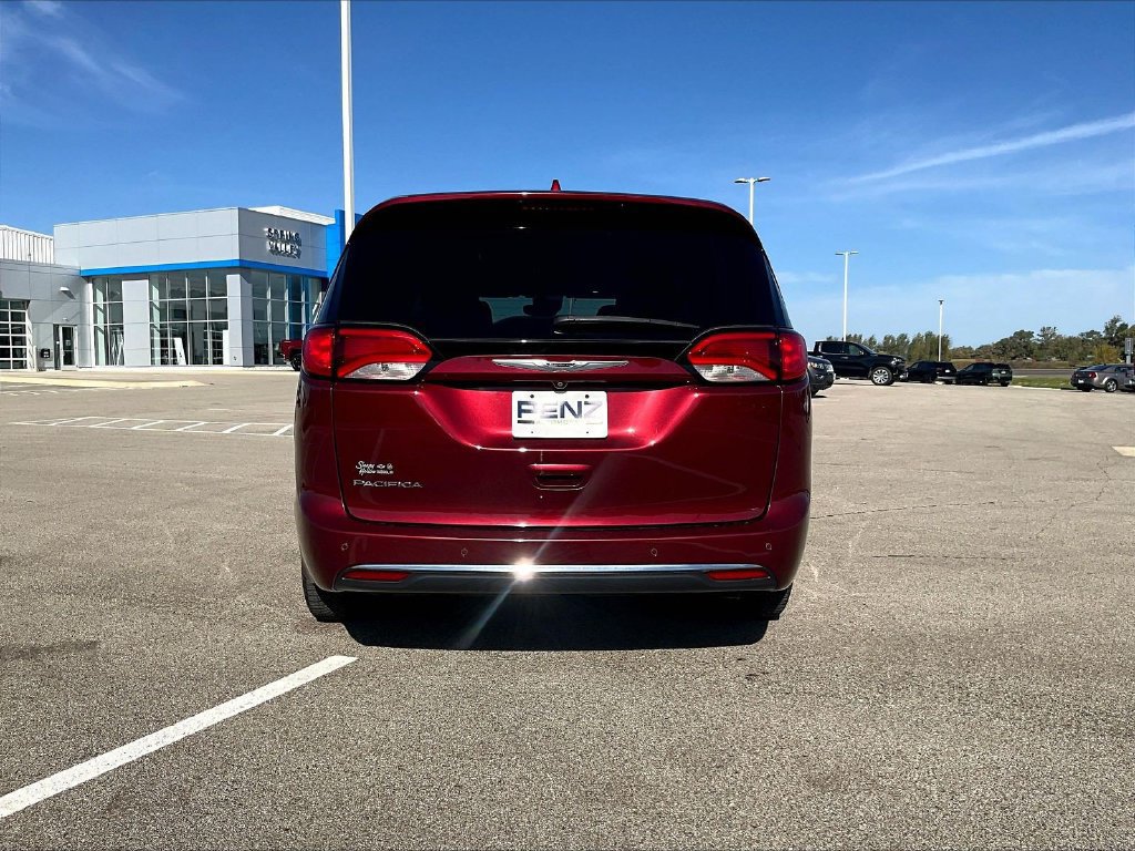 Used 2019 Chrysler Pacifica Touring-L Plus w/ Advanced Safetytec Group FWD image 6