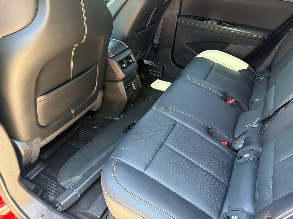 Certified 2025 Cadillac Optiq Sport 2 w/ LPO, Floor Liner Package AWD/4WD image 36