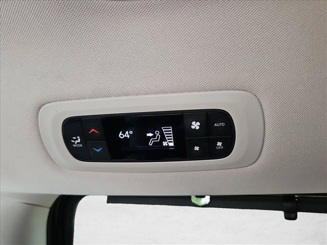 Used 2024 Chrysler Pacifica Touring-L FWD image 15