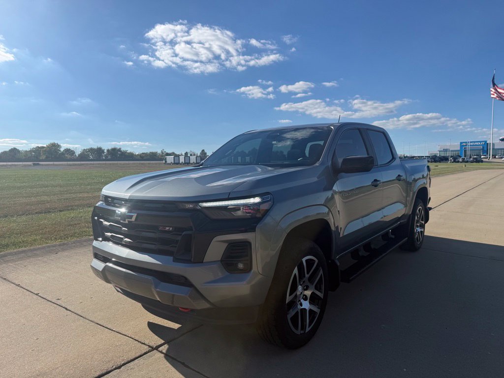 Used 2024 Chevrolet Colorado Z71 w/ Z71 Convenience Package 2 AWD/4WD image 9