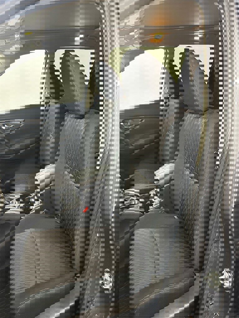 Used 2018 Nissan Rogue SV w/ Sun & Sound Touring Package image 12