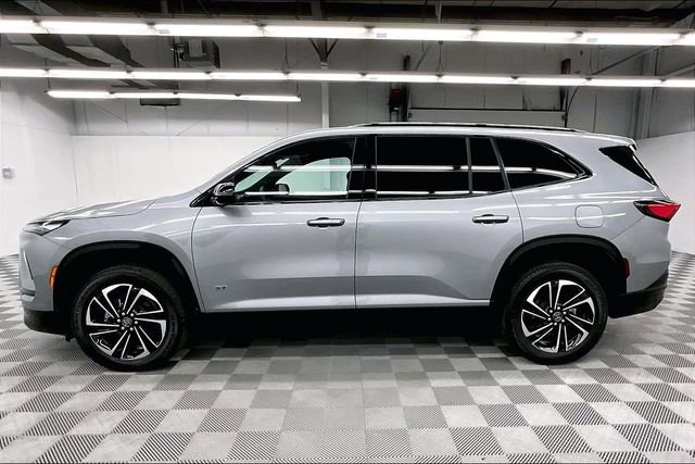 Used 2025 Buick Enclave Sport Touring image 13