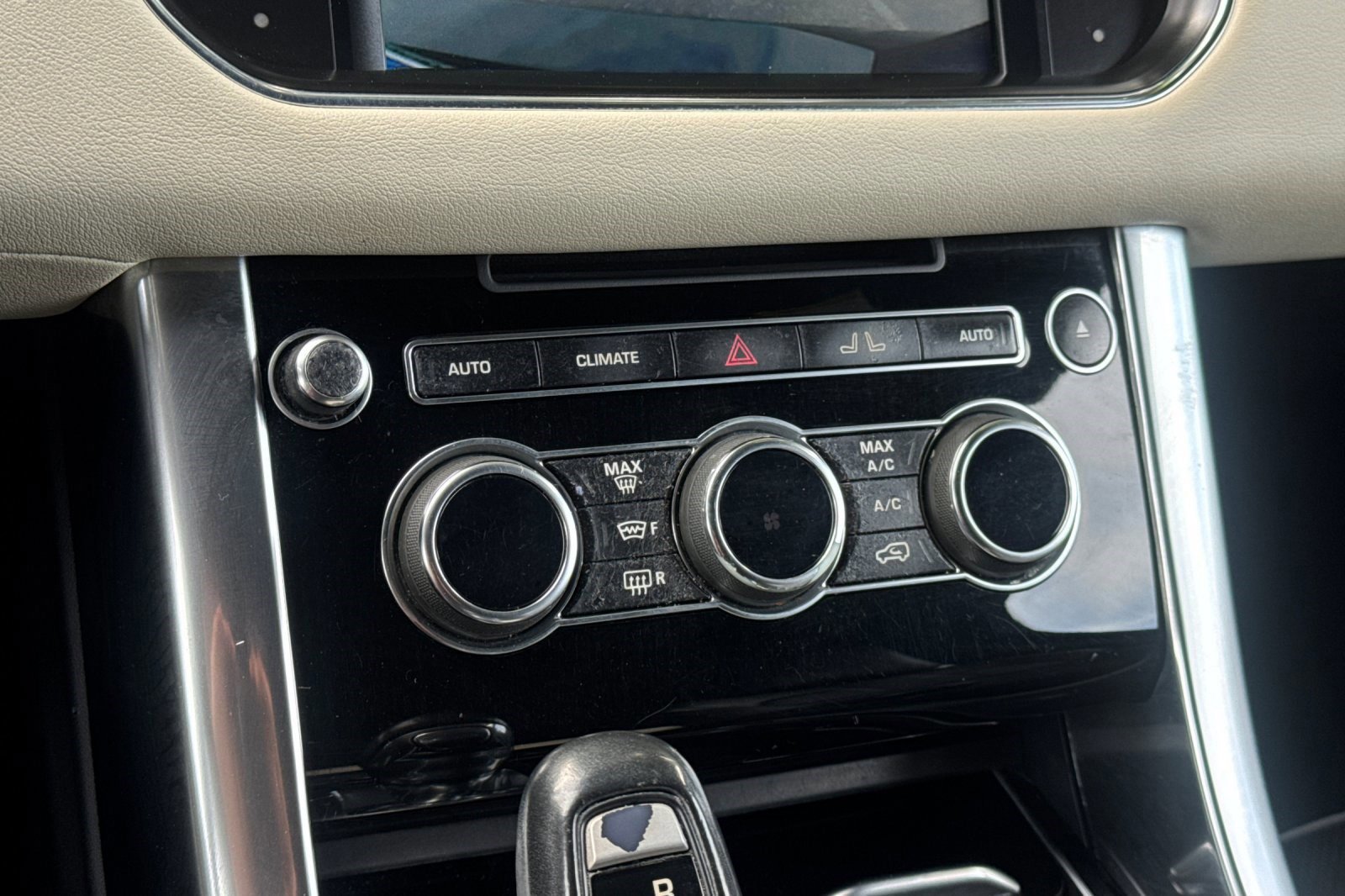 Used 2015 Land Rover Range Rover Sport HSE image 18