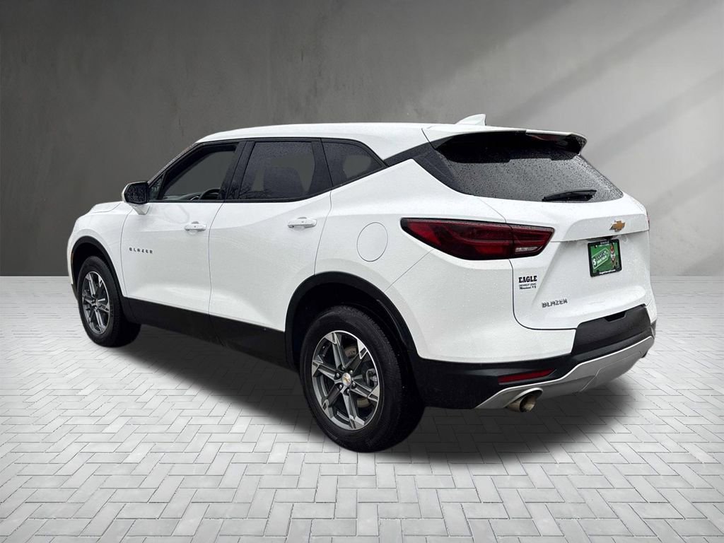 Used 2025 Chevrolet Blazer LT image 3
