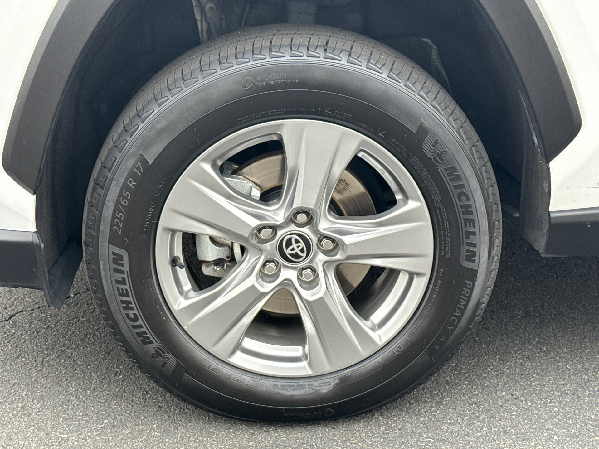 Certified 2024 Toyota RAV4 XLE FWD image 5