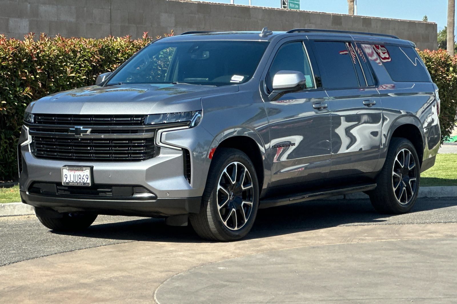 Certified 2022 Chevrolet Suburban RST w/ Sport Performance Package AWD/4WD image 8