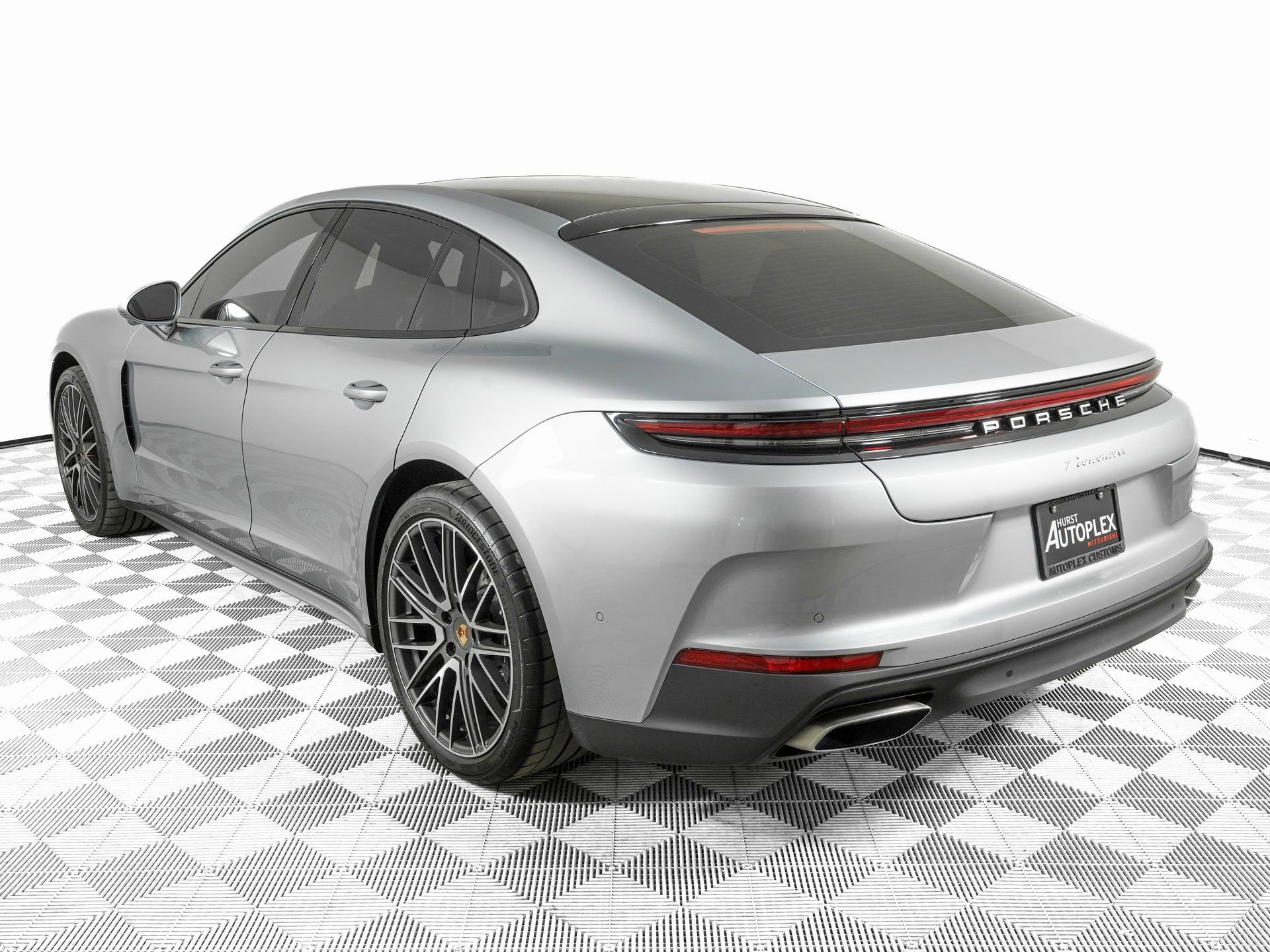 Used 2026 Porsche Panamera image 7
