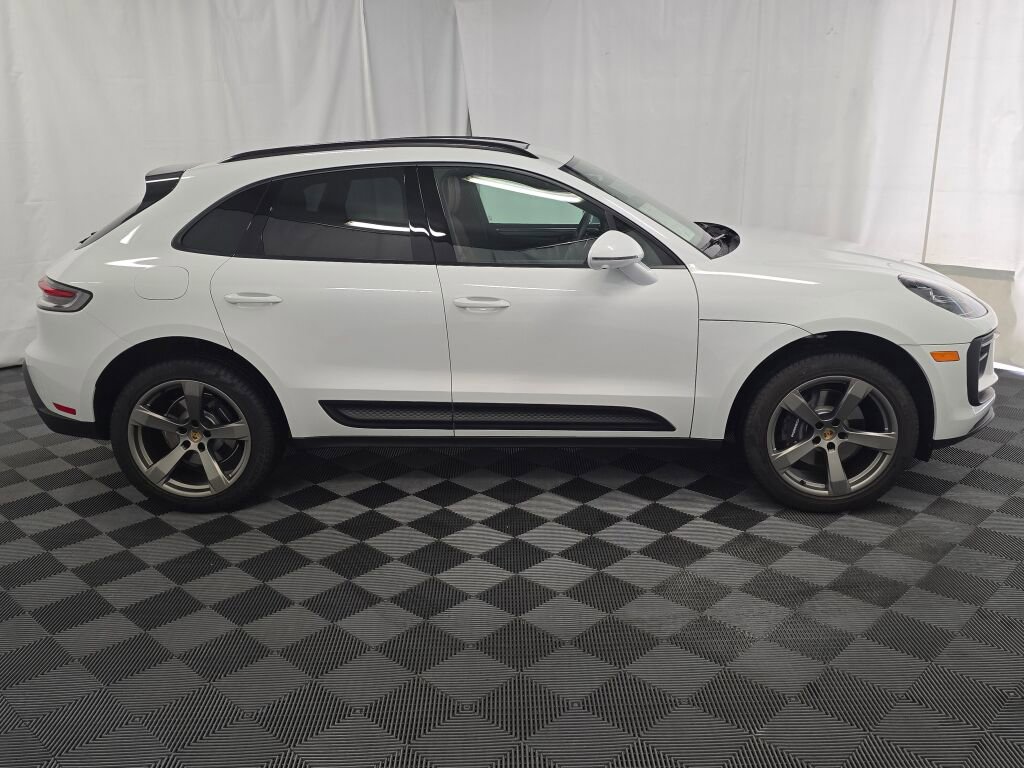 Certified 2025 Porsche Macan image 8