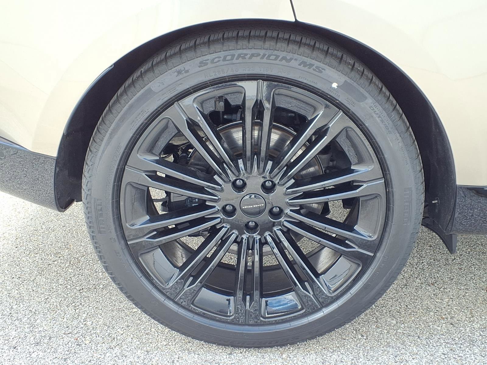 New 2026 Land Rover Range Rover Long Wheelbase SE image 6