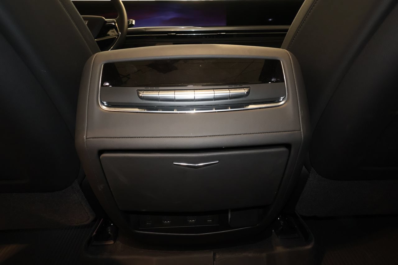 Used 2025 Cadillac Escalade ESV Sport w/ Touring Package AWD/4WD image 32