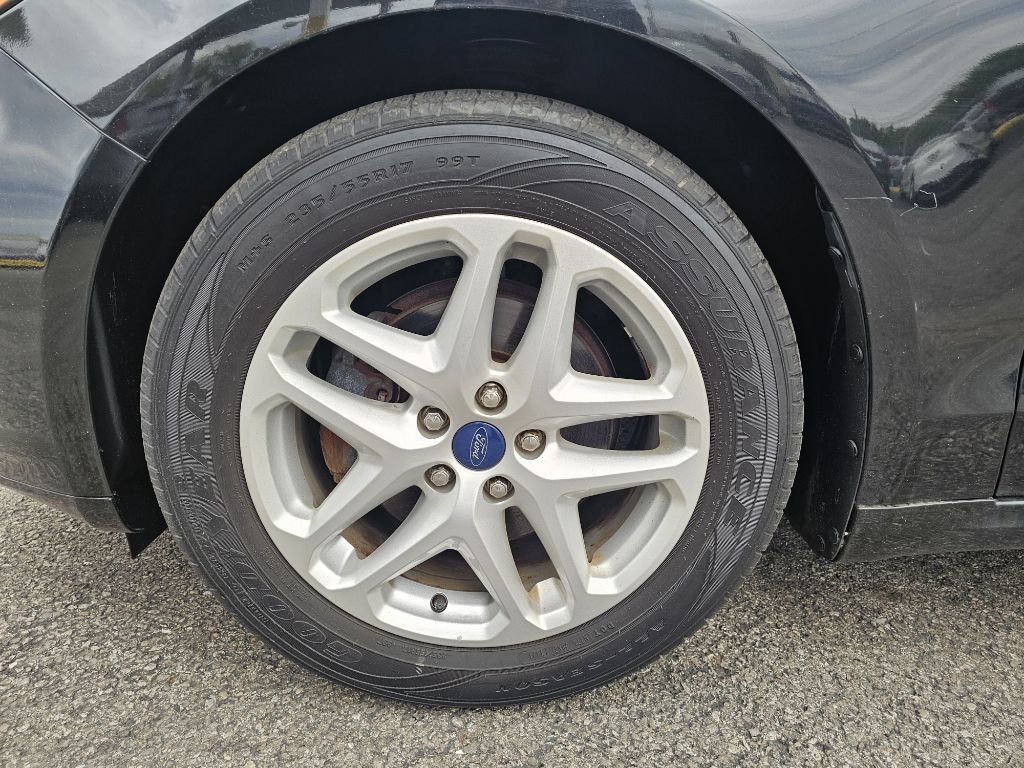 Used 2015 Ford Fusion SE FWD image 17