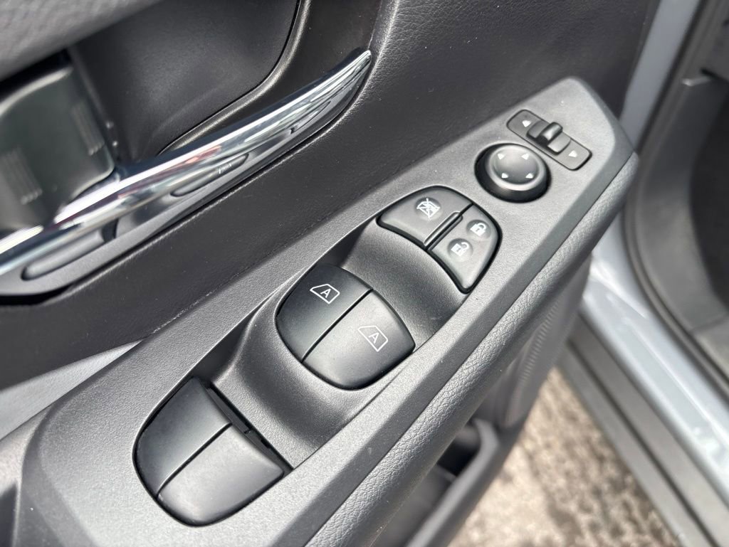 Used 2024 Nissan Kicks SR w/ SR Premium Package FWD image 11