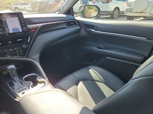 Used 2021 Toyota Camry XLE w/ Navigation Upgrade Package image 23
