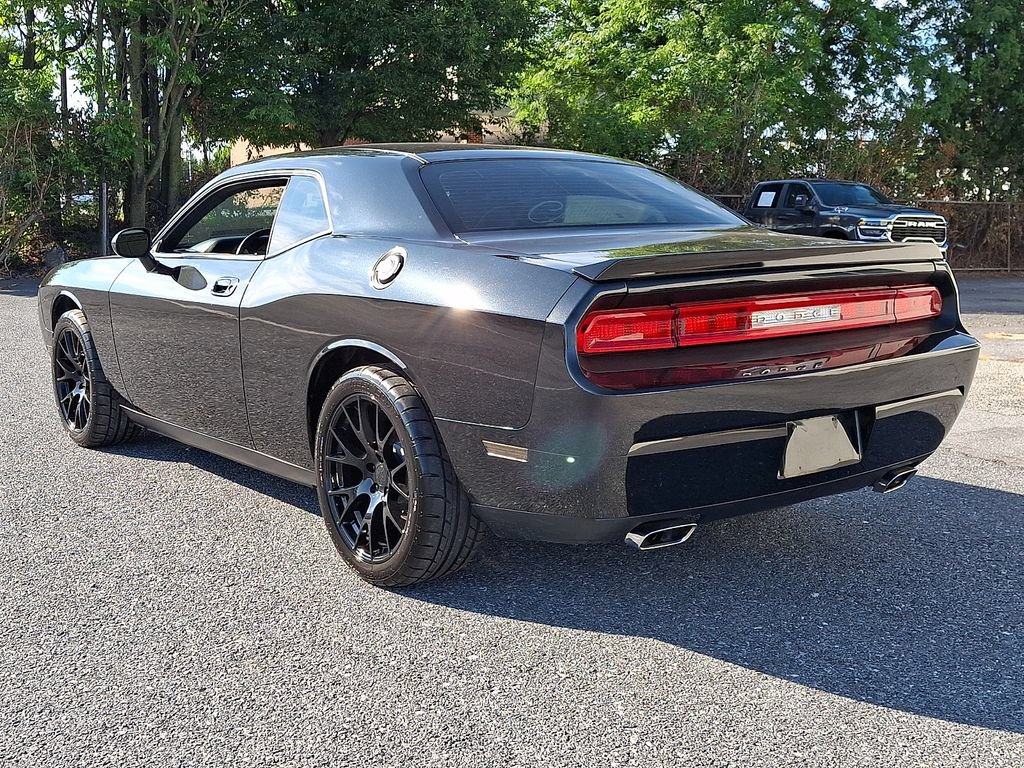 Used 2010 Dodge Challenger R/T RWD image 6
