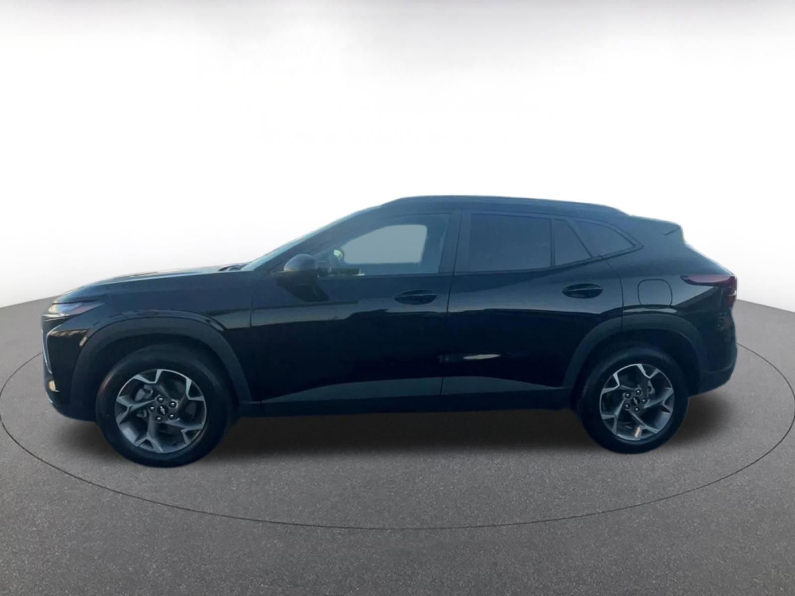 Used 2025 Chevrolet Trax LT FWD image 10