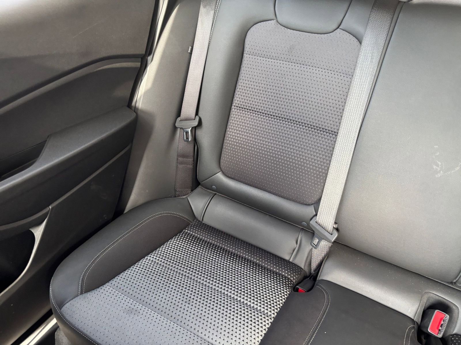 Used 2025 Chevrolet Trax LT FWD image 38