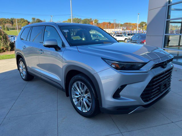Used 2024 Toyota Grand Highlander AWD image 2