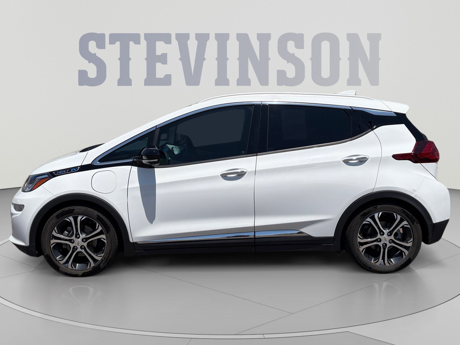 Used 2018 Chevrolet Bolt Premier w/ Infotainment Package FWD image 2