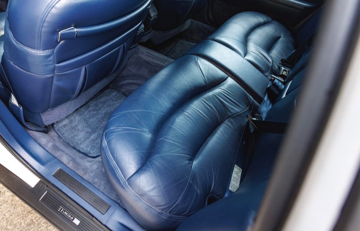 Used 1995 Lincoln Town Car Signature RWD image 12