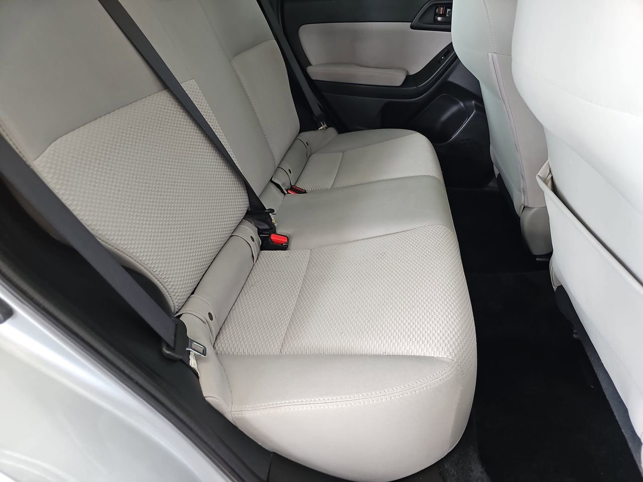 Used 2015 Subaru Forester 2.5i AWD/4WD image 18