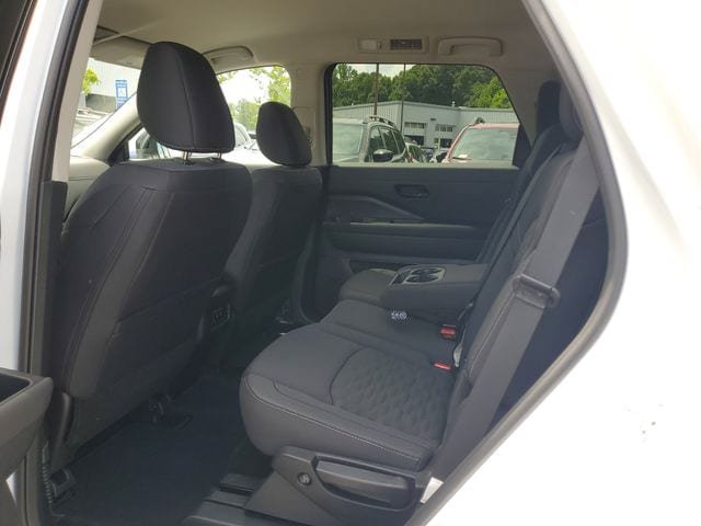Used 2026 Nissan Pathfinder SV FWD image 13