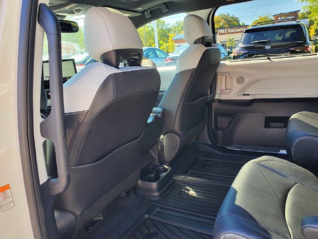 Used 2026 Toyota Sienna XSE AWD/4WD image 11
