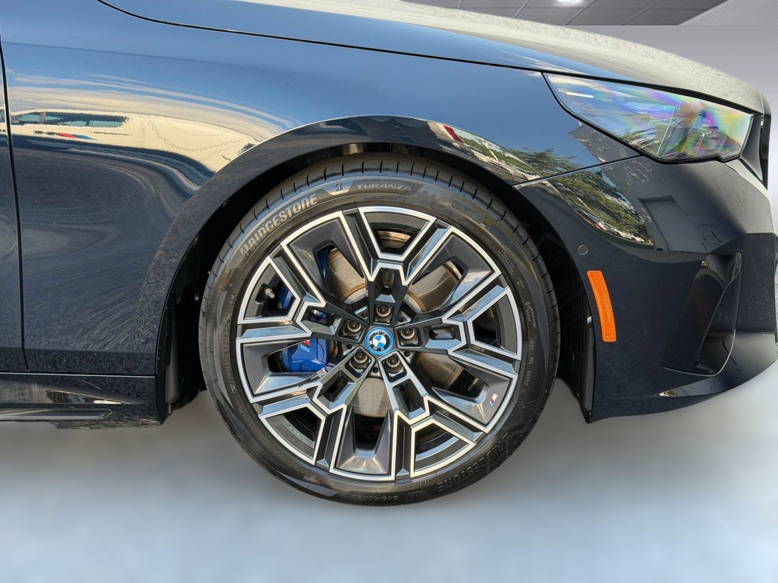 Certified 2025 BMW i5 eDrive40i w/ M Sport Package RWD image 11
