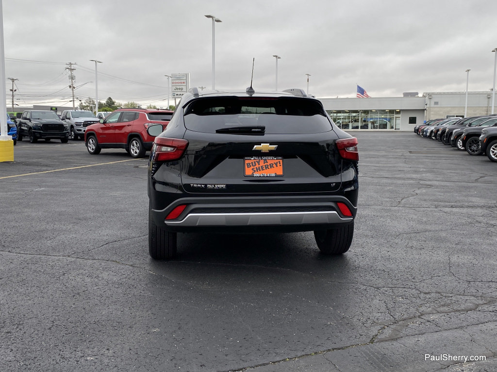Used 2025 Chevrolet Trax LT w/ LT Convenience Package FWD image 6