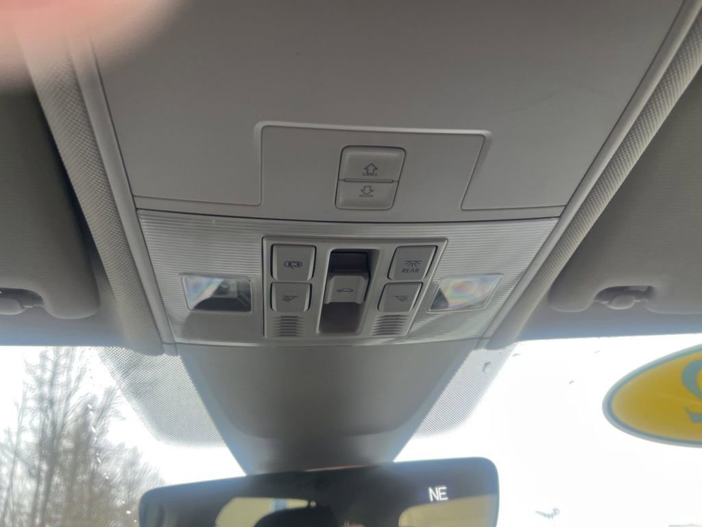 Used 2022 Volkswagen Tiguan SE image 15