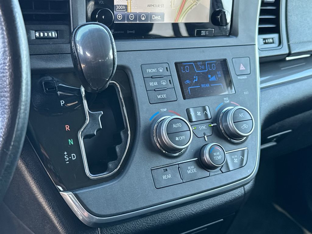 Used 2017 Toyota Sienna SE Premium image 27