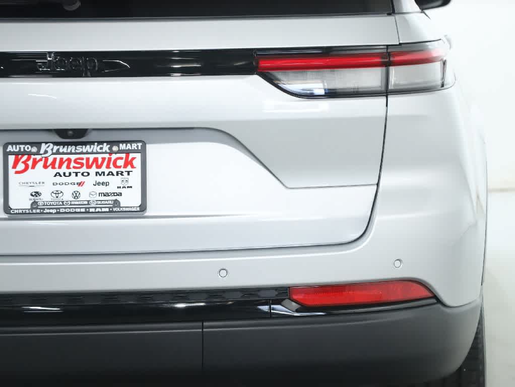 Certified 2024 Jeep Grand Cherokee Altitude AWD/4WD image 43