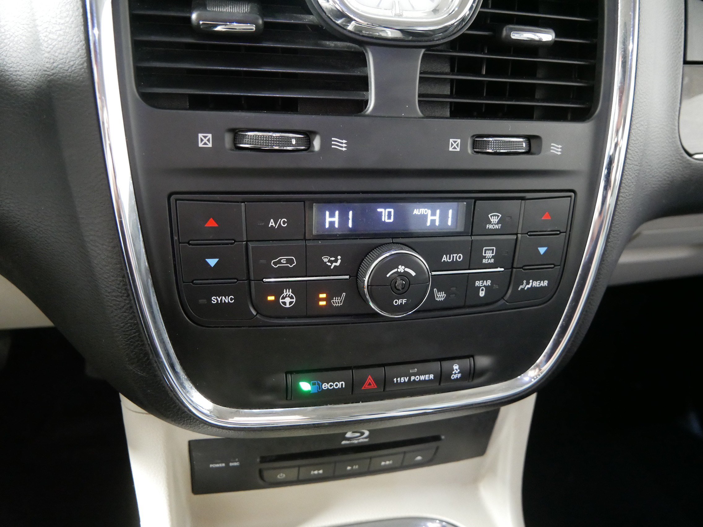 Used 2015 Chrysler Town & Country Touring-L w/ Driver Convenience Group FWD image 23