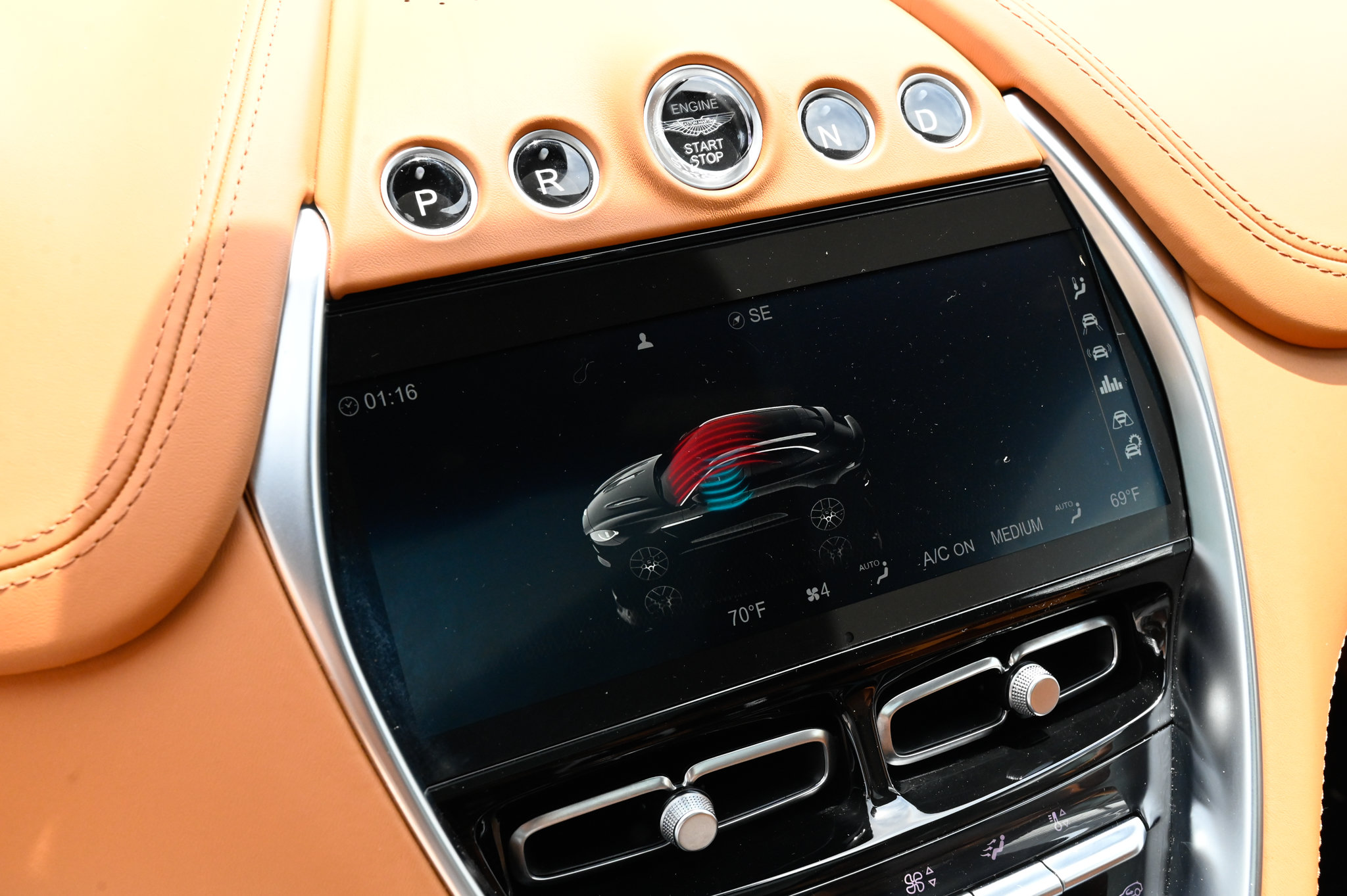 Used 2024 Aston Martin DBX AWD/4WD image 28