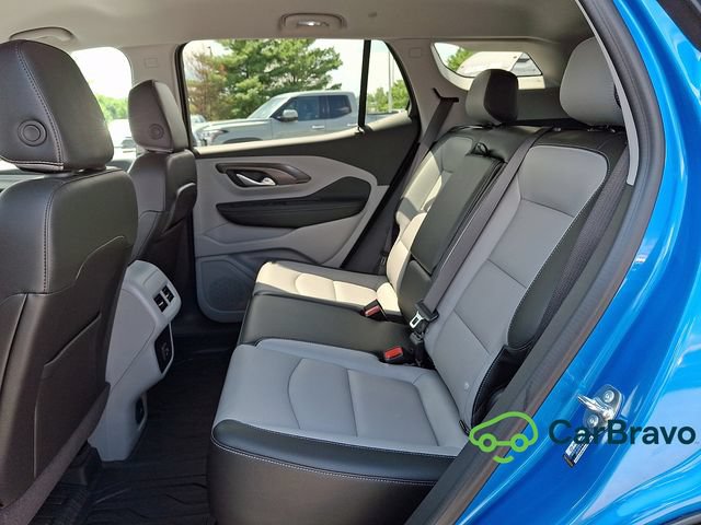 Used 2024 GMC Terrain SLT AWD/4WD image 10