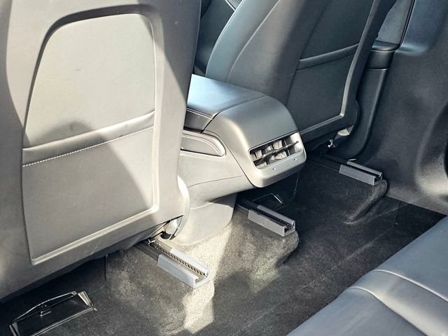 Used 2022 Tesla Model Y Long Range image 24