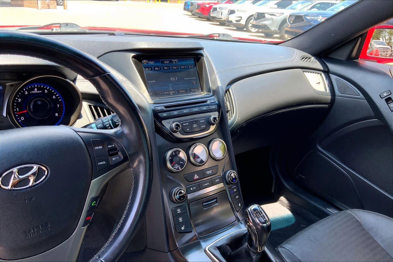 Used 2013 Hyundai Genesis 3.8 RWD image 6