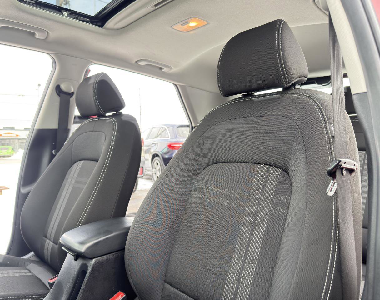 Used 2024 Hyundai Venue SEL FWD image 25